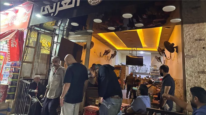 محافظ الجيزة يقود حملات غلق للمقاهي المخالفة ويكلف بتكثيف النظافة بالأحياء