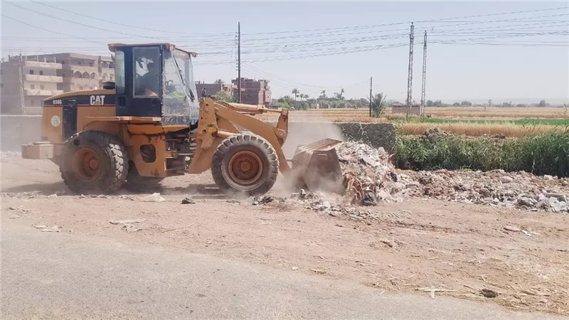 محافظ أسيوط: حملات النظافة مستمرة بمركز أبنوب ورفع 58 طن مخلفات وتراكمات  
