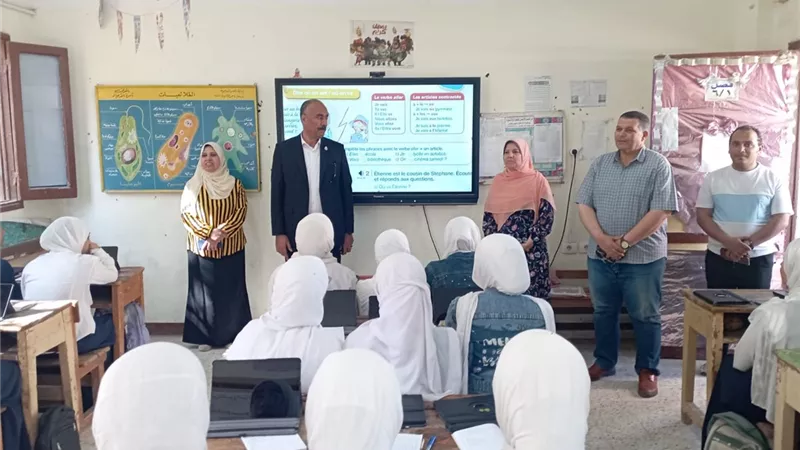 وكيل تعليم بنى سويف يشيد بانضباط مدرسة بإدارة ناصر