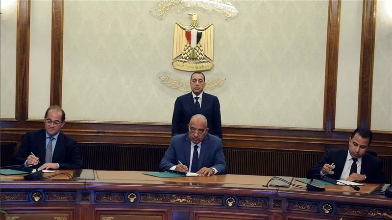 تنفيذا لتكليفات الرئيس.. الحكومة توقع بروتوكولا لتمويل مشروعات الطاقة المتجددة