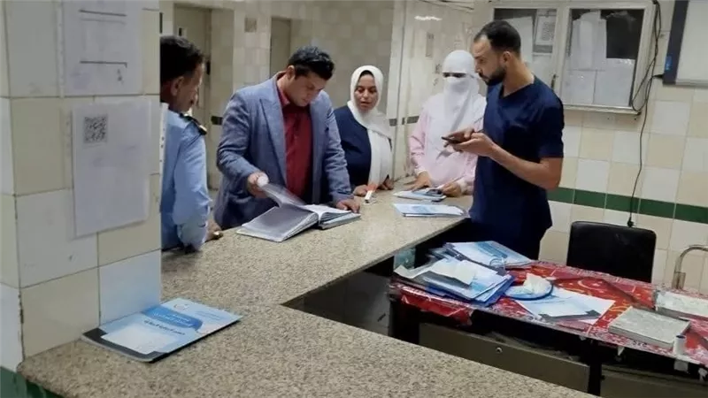 إحالة 12 من الأطباء وهيئة التمريض بمستشفي السادات للتحقيق لتركهم العمل دون إذن
