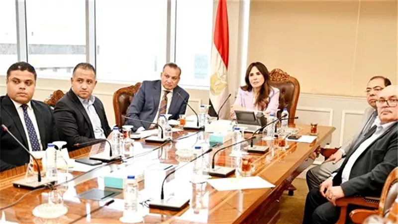وزيرة الإسكان تتابع مشروعات طرق ومحاور كبرى بالإسكندرية وتوجه بسرعة التنفيذ