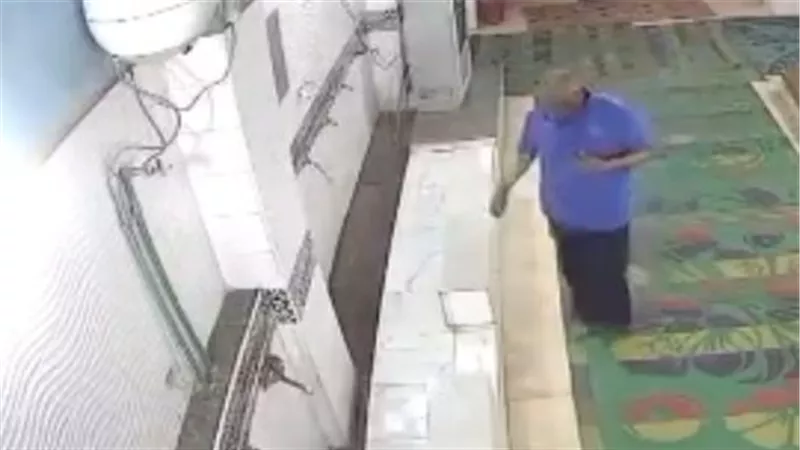 قبل أذان الفجر بلحظات.. وفاة رجل أثناء الوضوء داخل مسجد بالأقصر