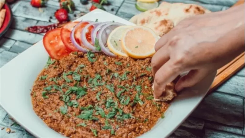     أكلة سريعة ولذيذة طريقة عمل اللحم المفروم بالصينية خطوة بخطوة