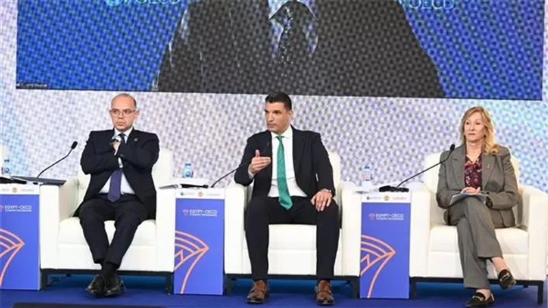 وزير الصناعة: خطة جديدة لتطوير القطاع وتوطين الإنتاج وتعزيز المنافسة العالمية 