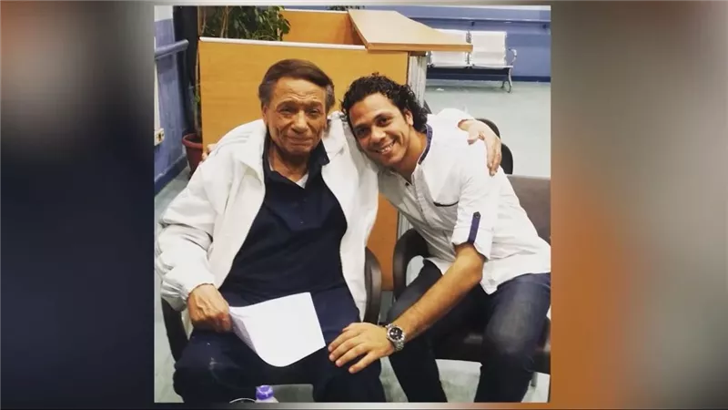 حمزة العيلي: الزعيم عادل إمام أسطورة استثنائية والعمل معه كان حلم حياتي