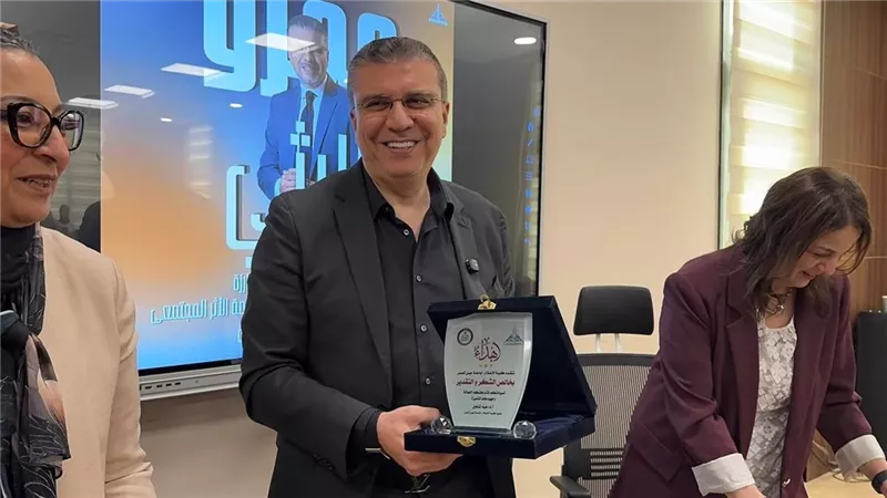 تكريم عمرو الليثي كأفضل إعلامي 2026 بإعلام جامعة عين شمس 