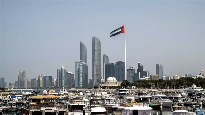 الإمارات تدين استهداف ناقلة لـ أدنوك بمسيّرات إيرانية في هرمز  