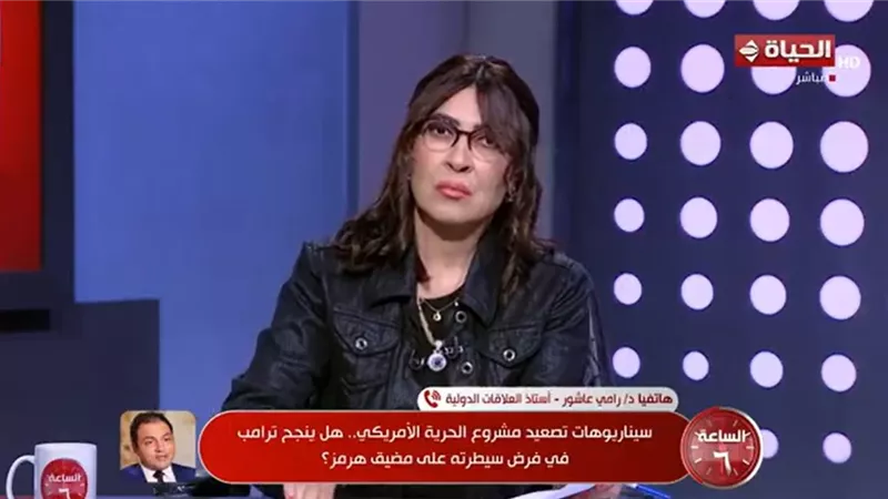 أستاذ علاقات دولية: 