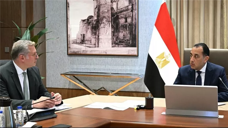 رئيس الوزراء يلتقي وزير البترول والثروة المعدنية لمتابعة عددٍ من ملفات العمل 