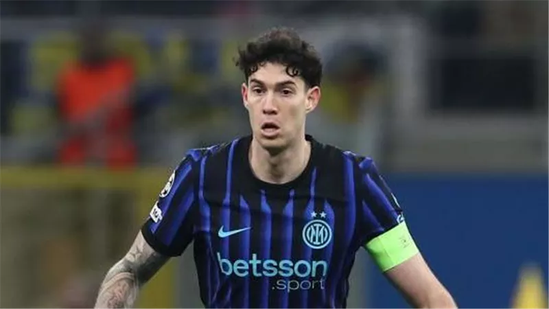 مورينيو يحدد هدفه الدفاعي في ريال مدريد.. باستوني على رأس القائمة