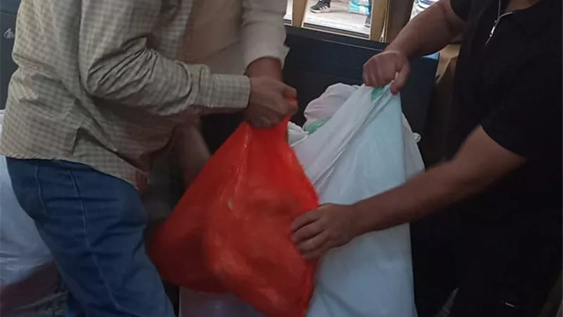 ضبط 438 كجم بط فاسد في حملة تموينية بكفر الزيات          