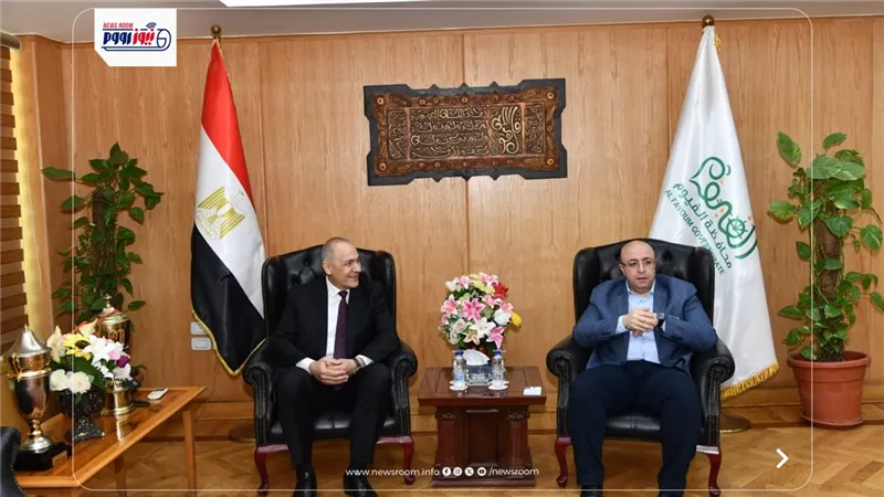 محافظ الفيوم ورئيس الجهاز التنفيذي لتعليم الكبار يبحثان آليات تعزيز التعاون 