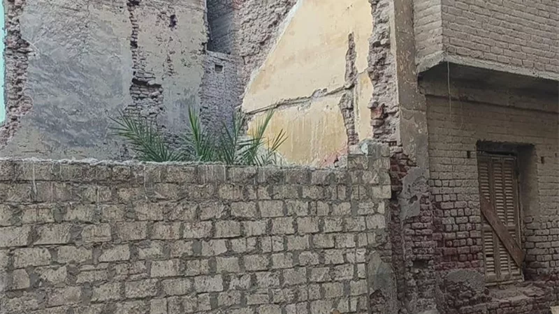  دون اصابات.. إنهيار جزئي بعقار مهجور في دمنهور بالبحيرة