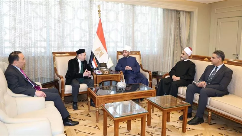 وزير الأوقاف يستقبل نائب رئيس الجامعة المصرية للثقافة الإسلامية بكازاخستان