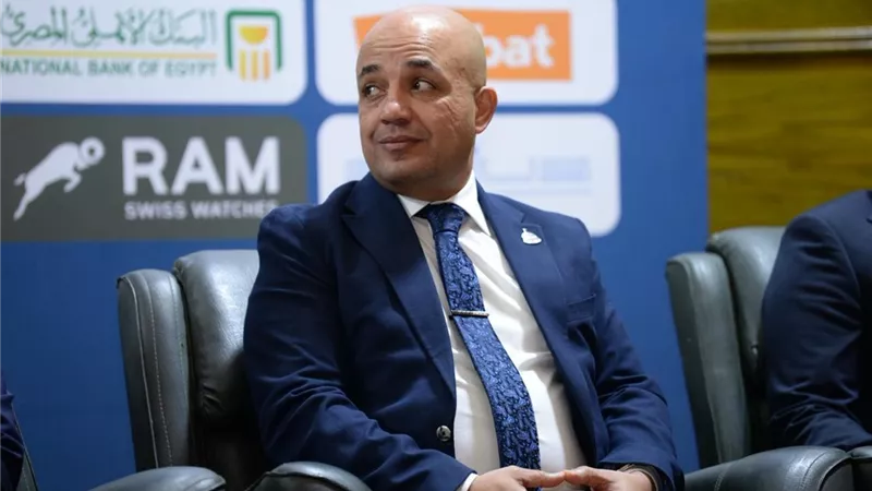برلمانى يقدم تابلت كدعم معنوى لطالبة بنى سويف بعد واقعة كيس الفول