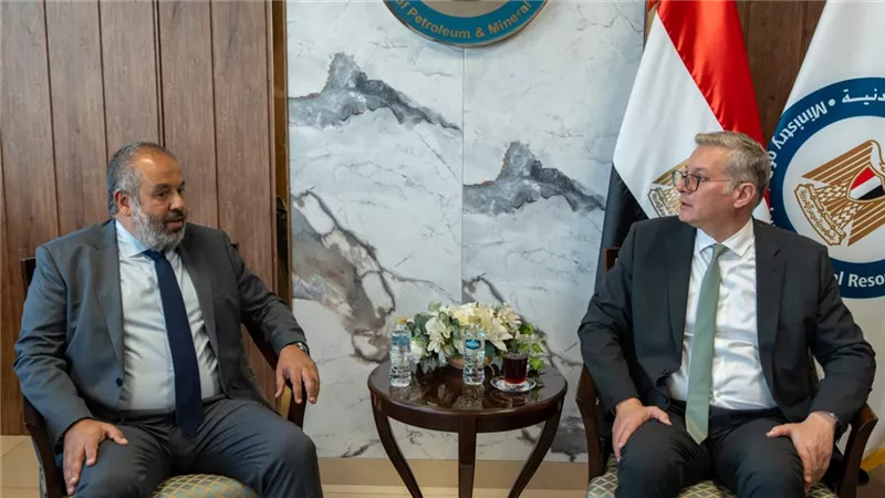 وزير البترول يتابع تنفيذ مجمع الأسمدة الفوسفاتية وحمض الفوسفوريك بالسخنة