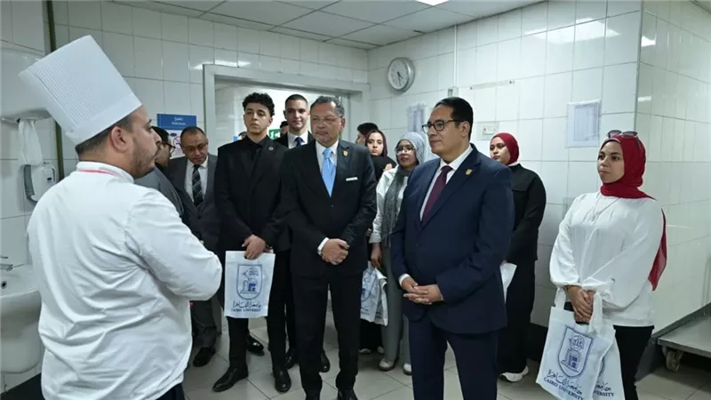 رئيس جامعة القاهرة: مستشفى الناس نموذج مشرف للعمل الخيري المؤسسي 