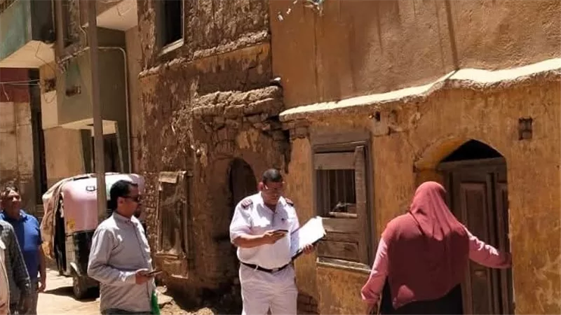 تنفيذ 4 قرارات إخلاء لمنازل آيلة للسقوط بشبين الكوم في المنوفية