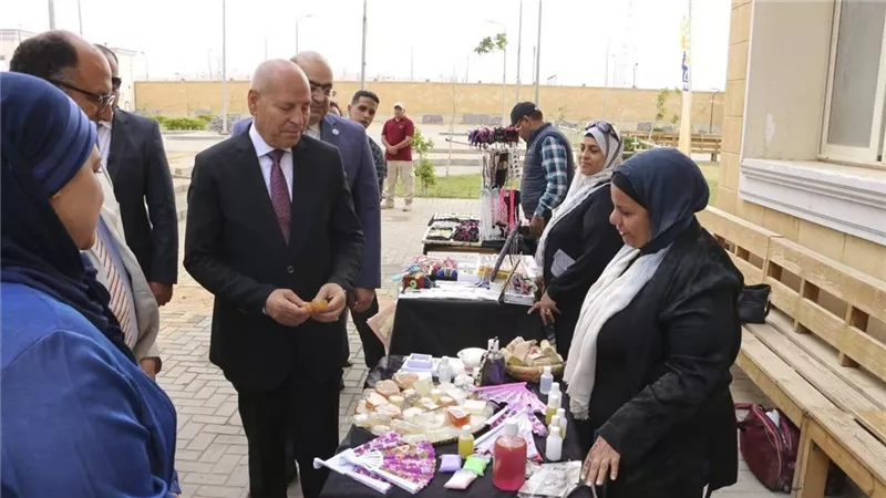 محافظ القاهرة يفتتح معرض الحرف التراثية بجامعة حلوان  