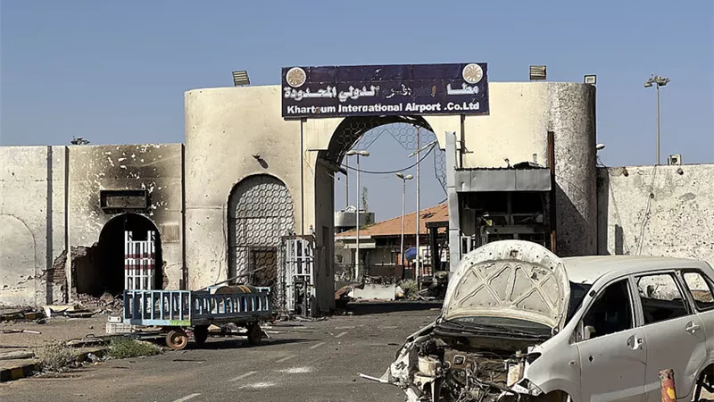 الخارجية الأمريكية تحذر رعاياها في السودان بعد انفجارات مطار الخرطوم