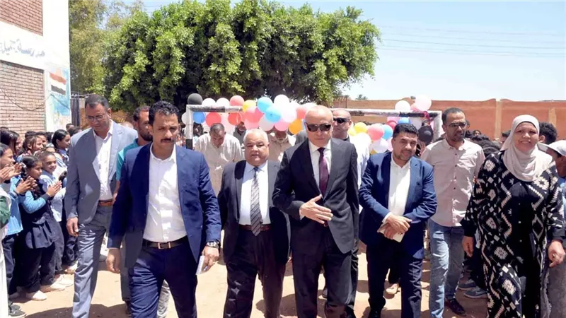 محافظ الأقصر يتفقد مشروعات القرنة ويوجه بسرعة استكمال كورنيش البر الغربي 