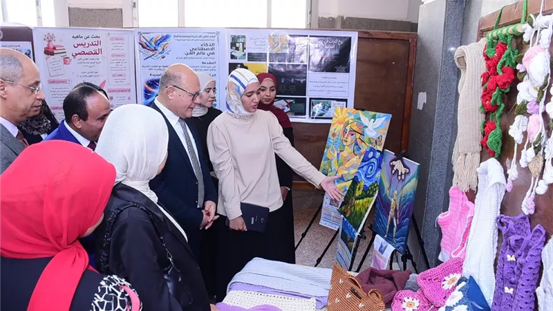 رئيس جامعة سوهاج يفتتح معرض المشروعات البحثية بكلية التربية النوعية