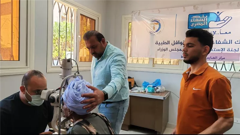 محافظ أسيوط يلتقي مسئولي القوافل الطبية بمجلس الوزراء لمتابعة انطلاق القوافل 