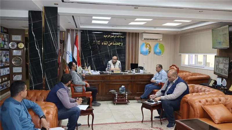رئيس مياه سوهاج يبحث مع وزارة الإسكان تطوير مركز السيطرة والأزمات