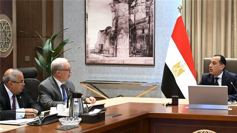مدبولي يتابع قيد الشركات الحكومية بالبورصة وموقف تحديث وثيقة ملكية الدولة