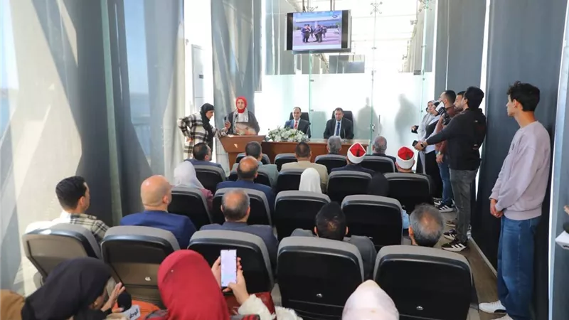 محافظ دمياط يستعرض مشروعات التنمية ويؤكد استمرار العمل لدعم خطط البناء