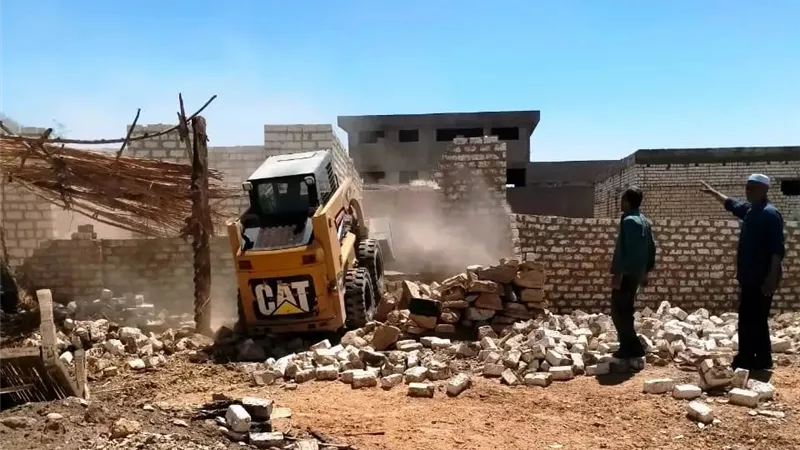 محافظة أسوان تواصل إزالة التعديات علي أراضي الدولة ضمن الموجة 29 