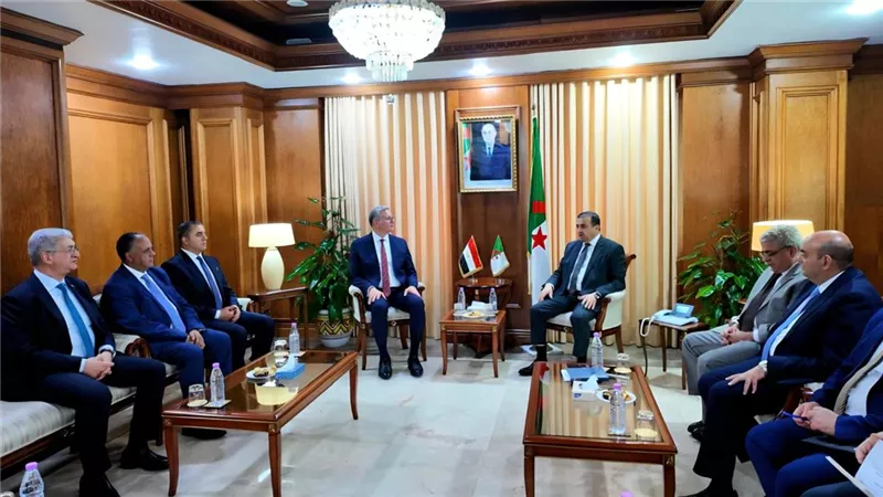مصر والجزائر تبحثان تعزيز التعاون في قطاع البترول والغاز