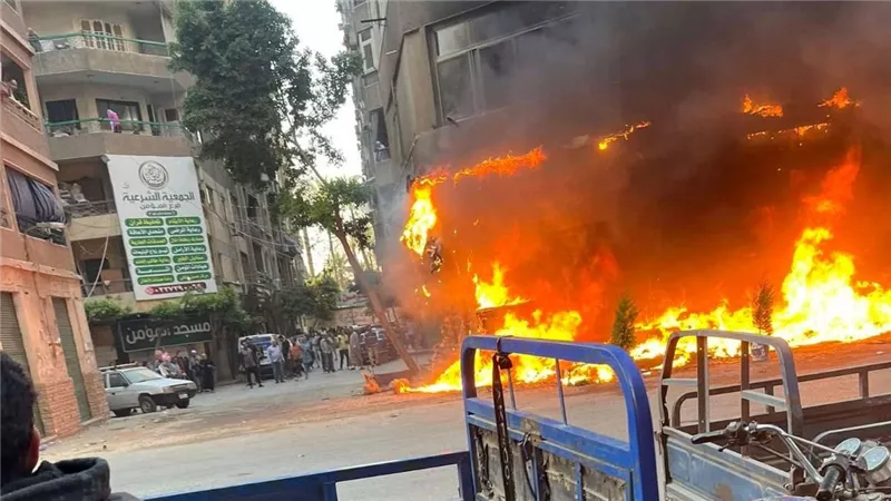 النيابة العامة تنتدب المعمل الجنائي لكشف ملابسات حريق مطعم بفيصل