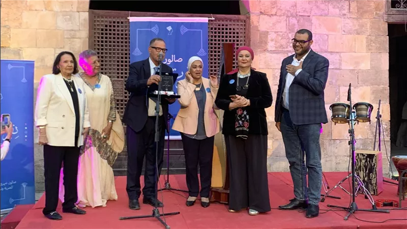عالم مصريات: حواس يقود حملة دولية لاسترداد الآثار المصرية بالخارج