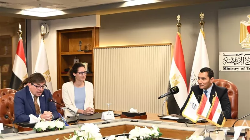 وزير الرياضة يشهد توقيع مذكرة تفاهم بين اللجنة البارالمبية المصرية والمجرية