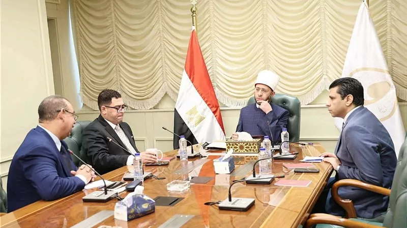 الأزهري يبحث تعزيز استثمارات الأوقاف في اجتماعه بالمجموعة الوطنية