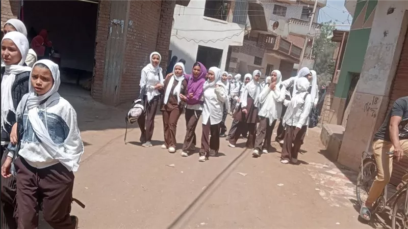حقيقة اقتحام مدرسة طه شبرا الإعدادية بنات.. هل تسلل شاب إلى المدرسة؟