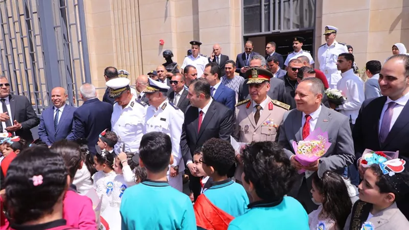 دمياط تحتفل بعيدها القومي بمسيرة طلابية حاشدة         