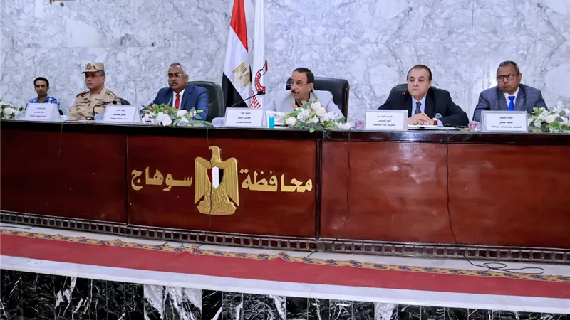 قرارات حاسمة في اجتماع تنفيذي سوهاج.. لا إجازات حتى انتهاء الموجة 29