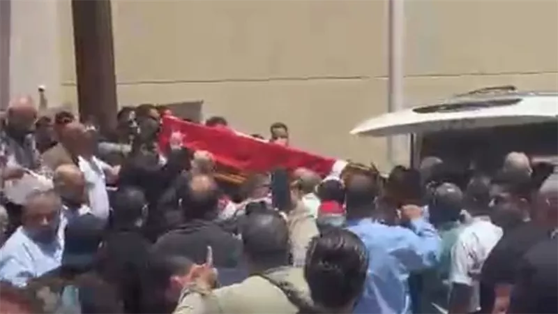 متجهاً إلى المقابر ..خروج جثمان هاني شاكر من مسجد أبو شقة 