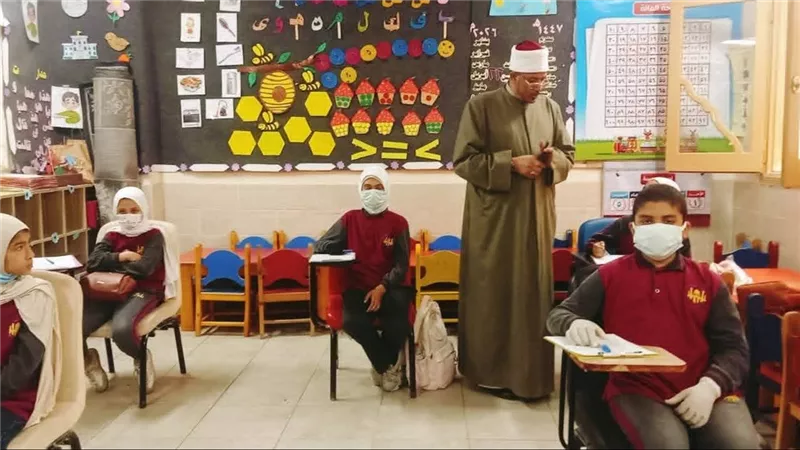 وكيل الأزهر بالجيزة يتابع انتظام امتحانات المرحلة الابتدائية بالمعاهد الخاصة