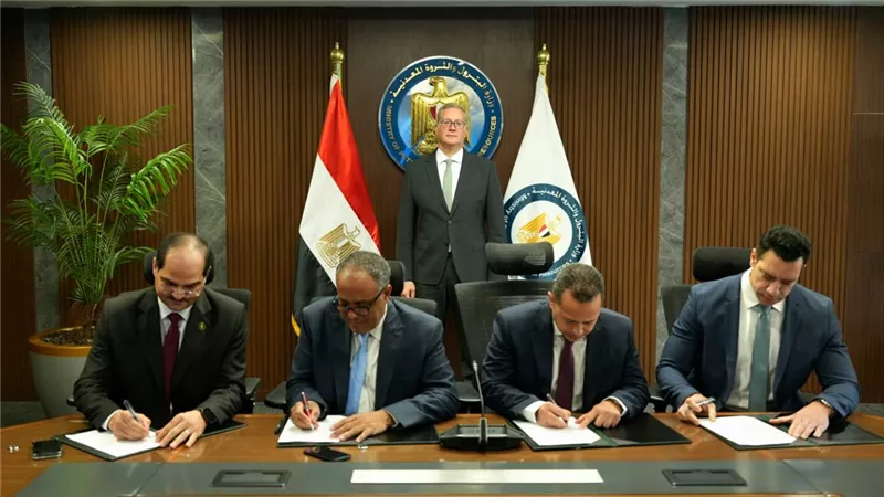 وزير البترول يشهد اتفاقاً مع 