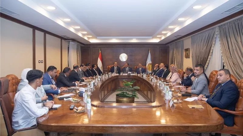 حزب الشعب الجمهوري يستضيف رئيس هيئة الرعاية الصحية في مائدة مستديرة