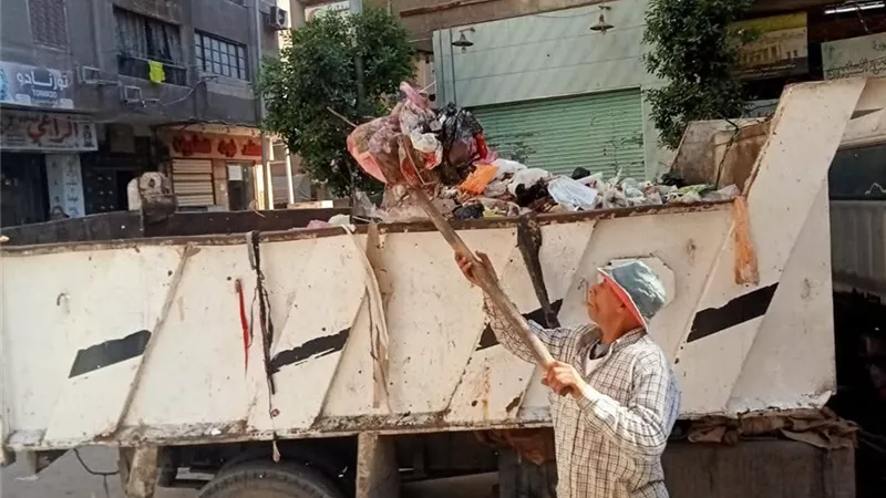 تكثيف حملات نظافة بأحياء مدينة دمنهور بالبحيرة على مدار اليوم