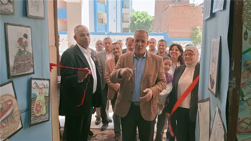 وكيل التعليم بأسيوط يفتتح معرض 