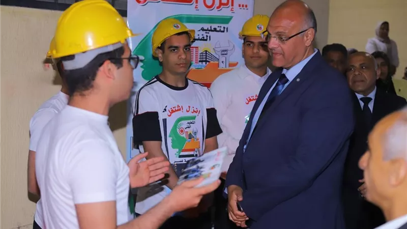 محافظ الإسكندرية يلتقي فريق مبادرة 