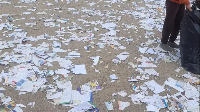 قطعوا الكتب.. أول تعليق من التعليم علي فيديو مدرسة الدقهلية 