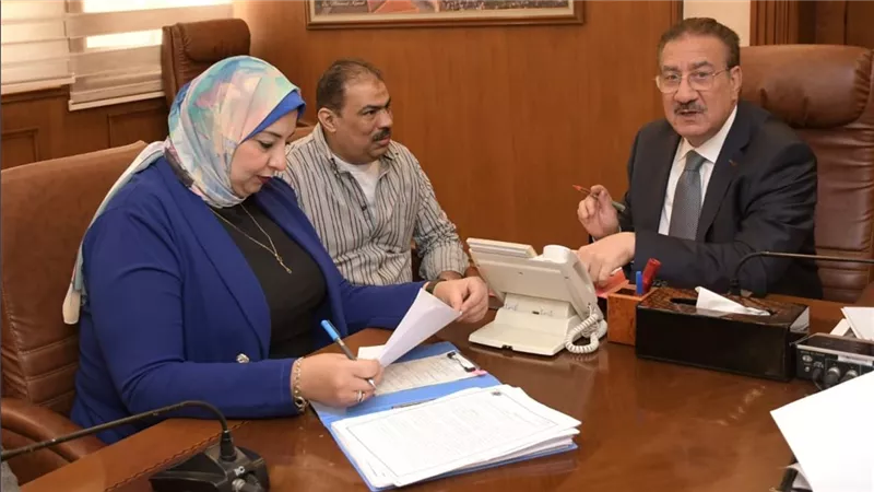 محافظ بورسعيد يواصل لقاءاته الجماهيرية ويستعرض شكاوى المواطنين
