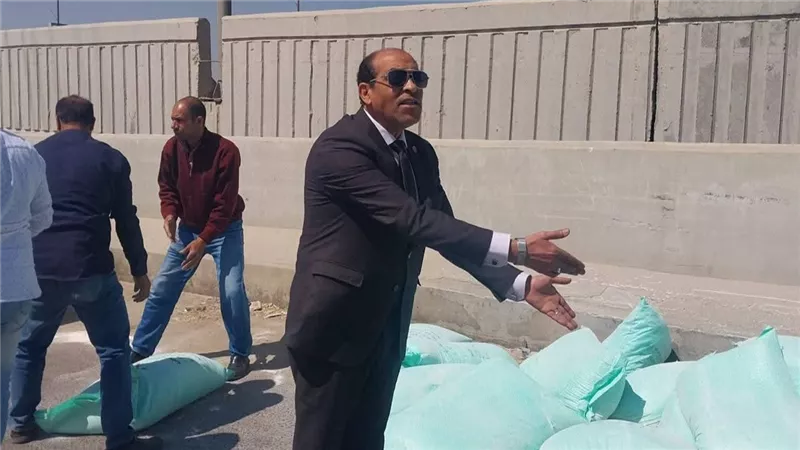 تموين القليوبية يحبط تهريب 4 أطنان دقيق مدعم بعد مطاردة مع المخالفين